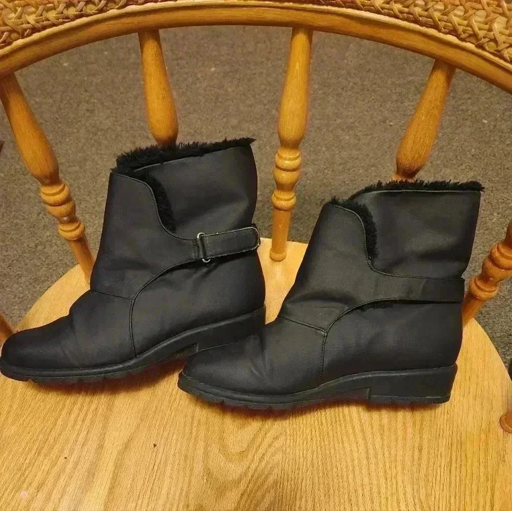 Naturalizer Black Wedge Lined Warm Comfy Boots Booties Size 7 1/2  EUC